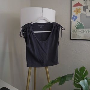 AMERICAN EAGLE cropped cap sleeve tee